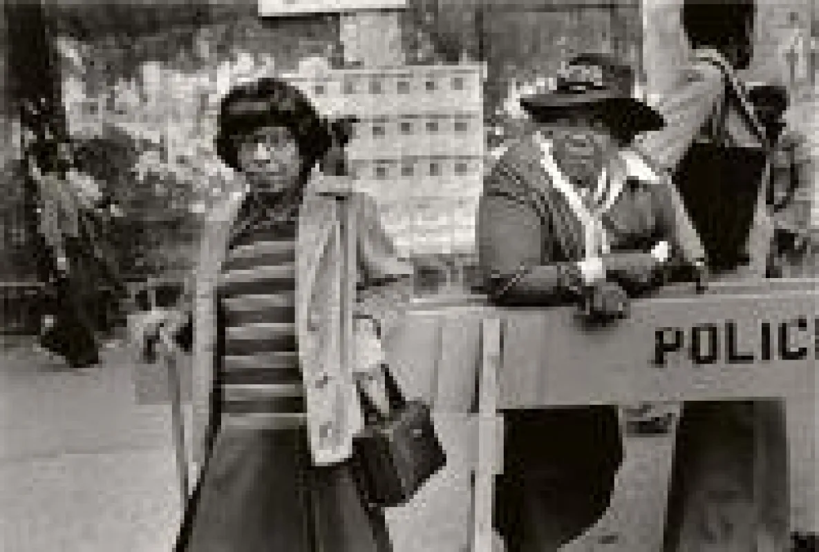 Zwei Frauen bei einer Parade, Harlem NY, 1978. CC: Dawoud Bey