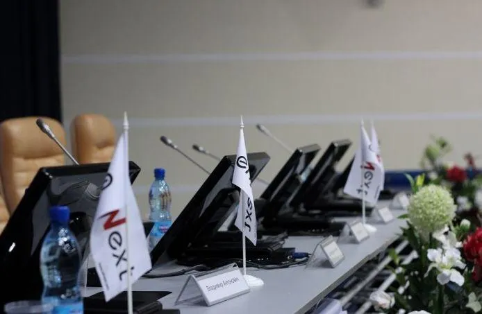 Bild: Die Mitarbeiterversammlung von Elinext Group wird 2011 zu einer Konferenz
