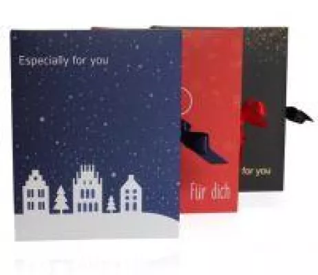 Bild: Adventskalender mit 24 Schmuckstücken in der Adventszeit