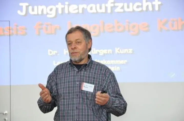 Bild: AVA –Seminar Kälberhaltung, Kälberfütterung, Kälbergesundheit