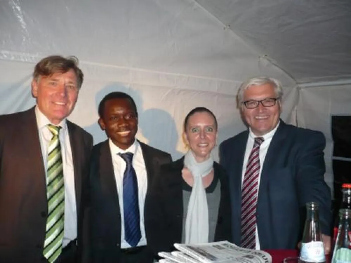 SPD-Fraktionschef Dr. Frank-Walter Steinmeier wird Schirmherr des Internationalen Projektes „Deutsche Schule Jaunde“.