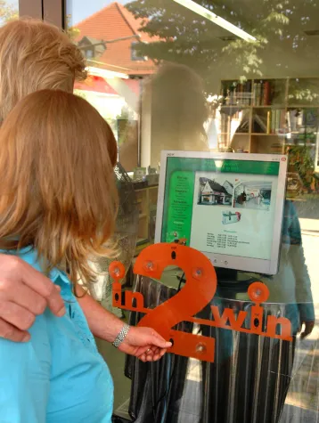 Bild: Interaktives Schaufenster am POS