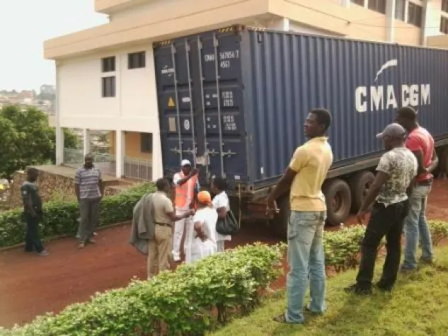 Hilfslieferung im Krankenhaus Bon Secours in Yaoundé (Kamerun) eingetroffen Bild: Hilfslieferung im Krankenhaus Bon Secours in Yaoundé (Kamerun) eingetroffen