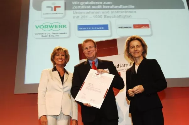 Bild: Vorwerk Teppichwerke als familienfreundlicher Arbeitgeber ausgezeichnet