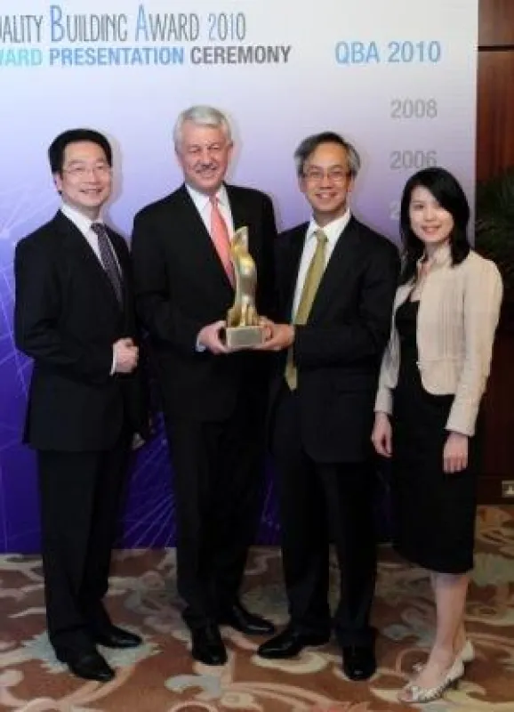 CK Chau, Project Engeneering Manager HKTDC; Christopher Jackson, Director, Corporate Development, HKTDC; KF Chan, Head, HKCEC Extension Project, und Jocelyn Chung, Deputy Head, HKCEC Extension Projec
