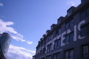 Bild: Aktivsenioren beziehen Haus des Stiftens
