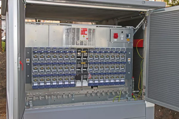 Bild: Digitalisierung des Stromnetzes: E.DIS schließt weitere intelligente Ortsnetzstation in Brandenburg an 
