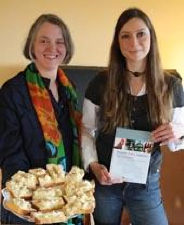 Margret Wehning (links im Bild) und Ira Schneider (rechts im Bild) lasen in Winterscheid.