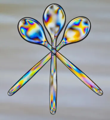 Bild: Fotoworkshop „Effekte mit UV-Licht, bipolarisiertem Licht, Taschenlampe, Spiegeln und Dunkelfeldfotografie“