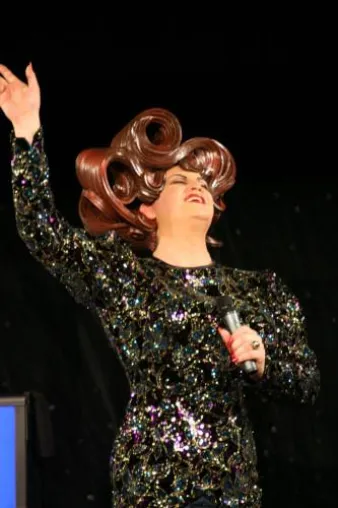 Frl. Wommy Wonder - Fix und vierzig! - Die große Geburtstags-Gala Bild: Frl. Wommy Wonder - Fix und vierzig! - Die große Geburtstags-Gala