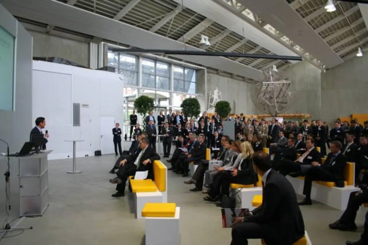 Präsentationen der teilnehmenden Firmen in der Vortrags-Lounge auf dem Karrieretag Familienunternehmen 2007.