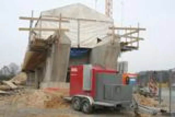 Bild: Flächenheizer ermöglichen Brückenbau im Winter