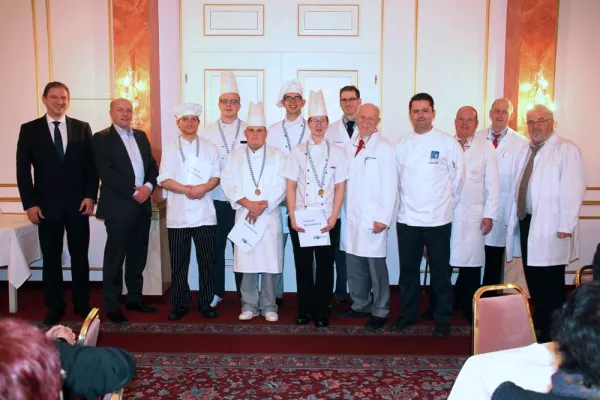 Bild: Meisterbriefe für die Küchenchefs von morgen