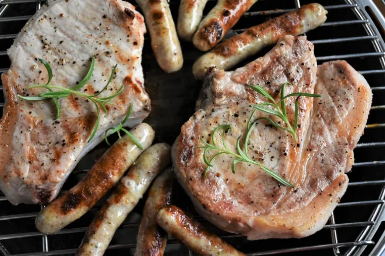 Bild: Saftiges Grillfleisch und schmackhafte Spezialitäten bequem nach Hause bestellen