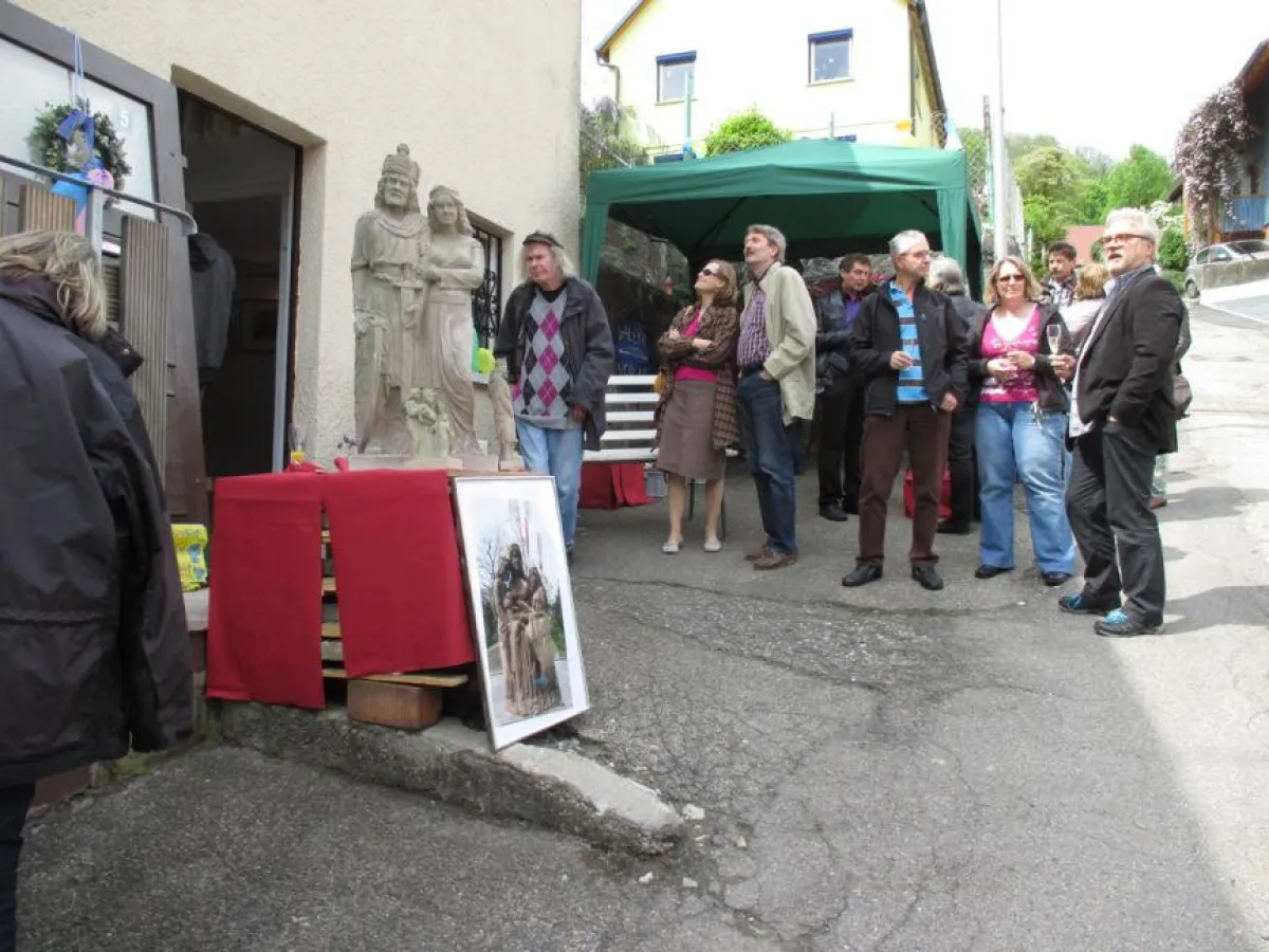 Viele Besucher bei der Eröffnung der Galerie Stauferland