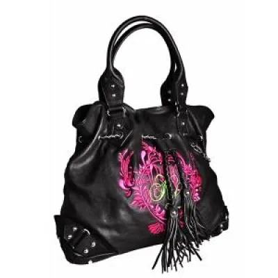 Bild: Die Luxusbabe Boutique präsentiert die neue Karen Ly Sommerkollektion 2010