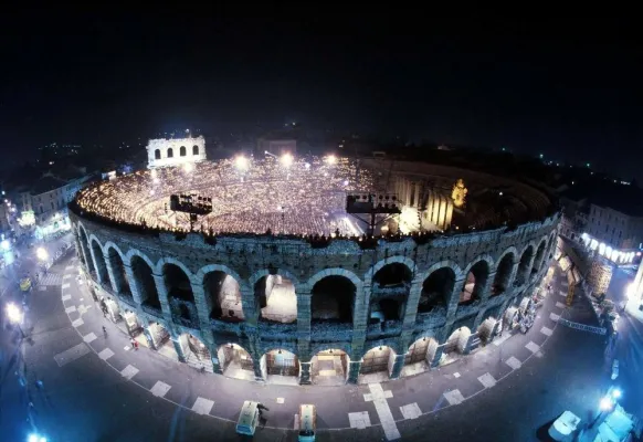 Bild: Ein Tenor, drei Opern: Plácido Domingo lädt zum Galaabend in die Arena di Verona