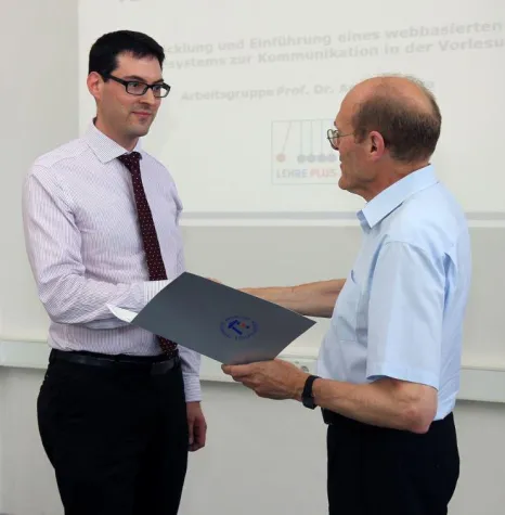Bild: Prof. Dr. Artur Widera erhält den Lehrpreis der TU Kaiserslautern für seine Leistungen in Forschung und Lehre