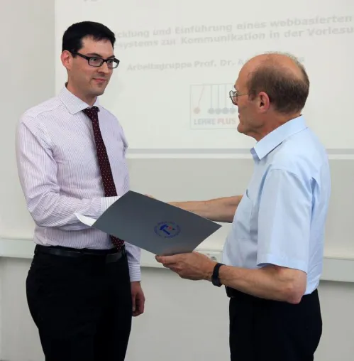 Prof. Dr. Artur Widera erhält den Lehrpreis der TU Kaiserslautern für seine Leistungen in Forschung und Lehre Bild: Prof. Dr. Artur Widera erhält den Lehrpreis der TU Kaiserslautern für seine Leistungen in Forschung und Lehre