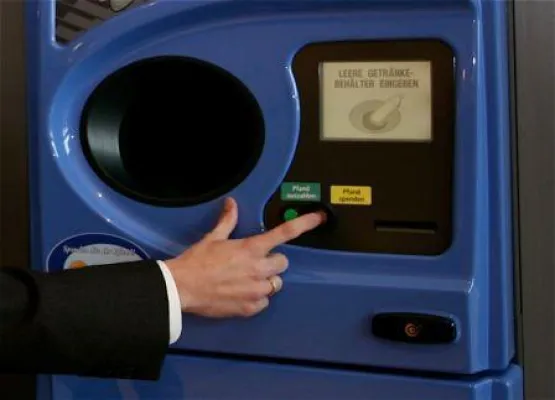 Bild: KONSUM Dresden führt Spendenknopf an Pfandautomaten ein