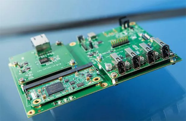Bild: HY-LINE Computer Components stellt Icron Technologies auf der Embedded World Messe 2014 vor.