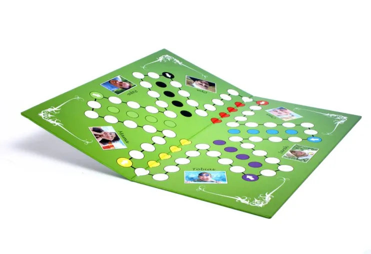 Bild: Attraktive Geschenkidee für Spielefreunde: Persönliches Brettspiel mit eigenen Fotos