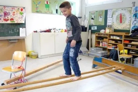 Bild: Mit Hammer und Akkubohrer - Berliner Schüler gestalten ihr Klassenzimmer