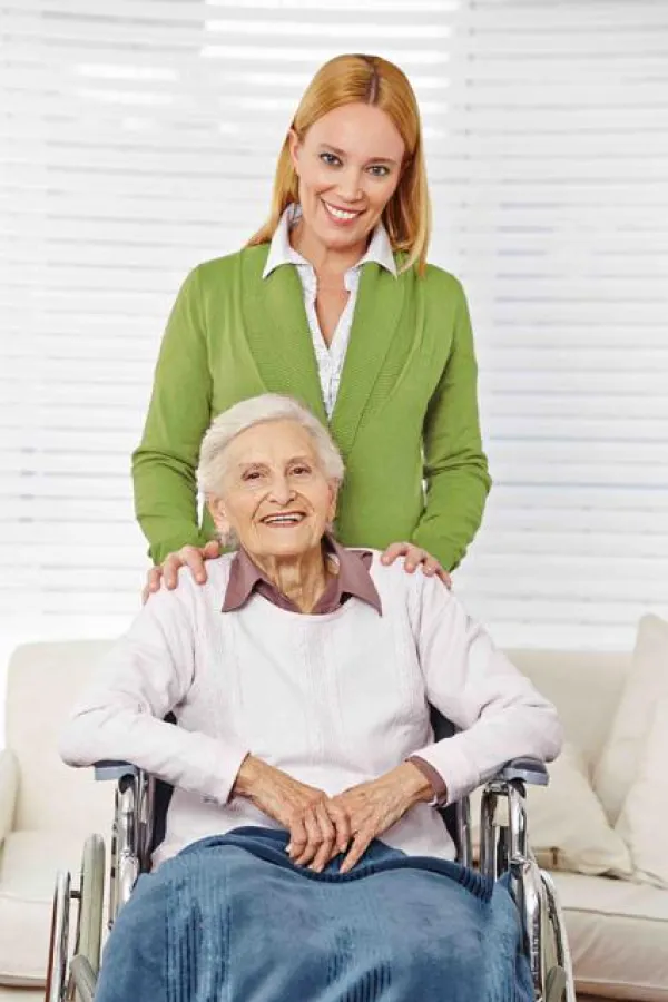 Wer die Privatsphäre mit einer Betreuungskraft teilt, muss sich auf ihre Zuverlässigkeit und Vertrau