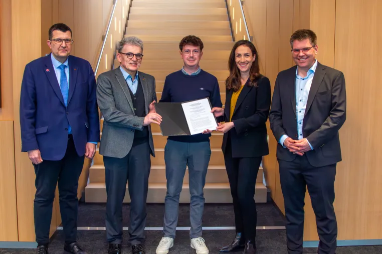 Universität Koblenz und Debeka starten gemeinsames KI-Promotionsprojekt Bild: Universität Koblenz und Debeka starten gemeinsames KI-Promotionsprojekt