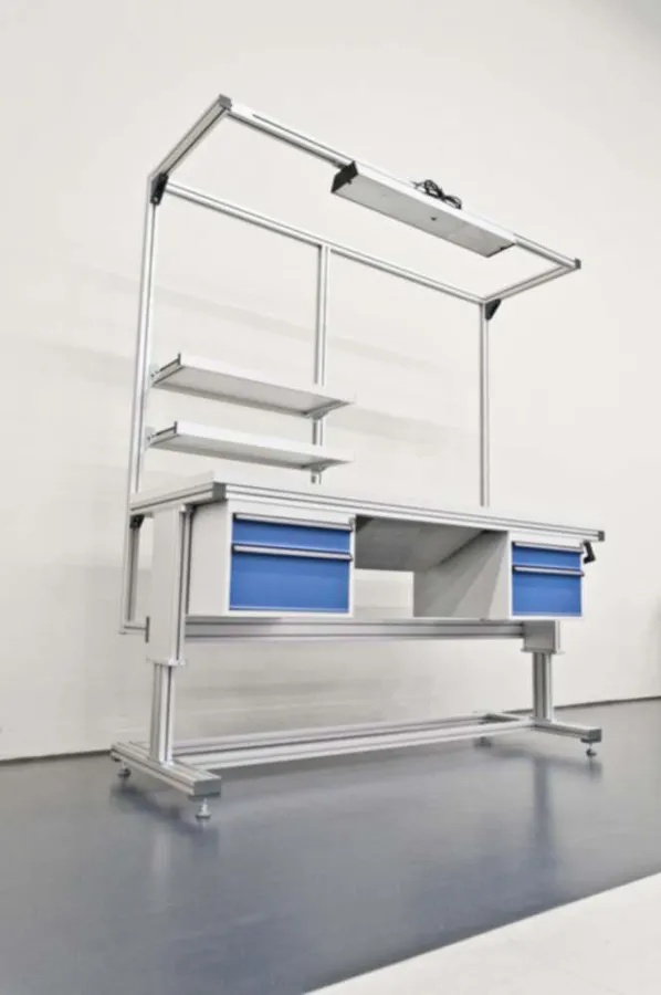 MiniTec Workstations - beispielhaft in Form und Funktion dank des MiniTec Baukastensystems