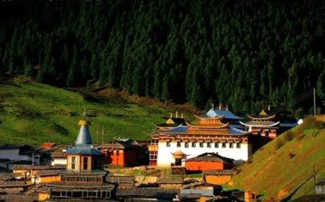 Bild: Mönch aus dem Kloster Kirti wegen „trotziger Haltung“ festgenommen, drei weitere zu Gefängnis verurteilt