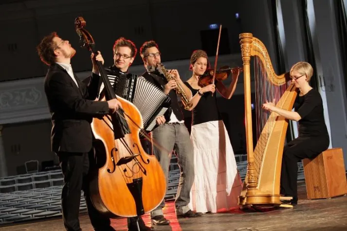 Bild: Luz Amoi - „Überall Dahoam“