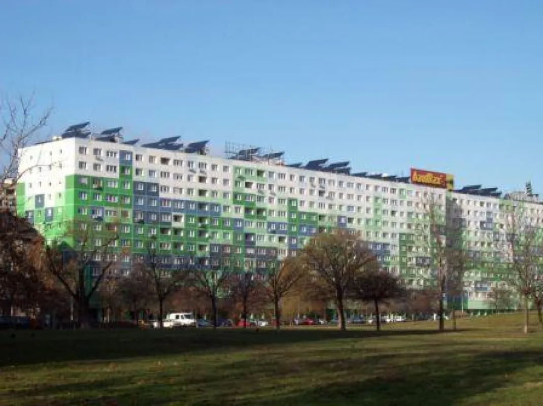 1.500 m2 TiSUN Großflächenkollektoren FA erhitzen Warmwasser für den größten Gemeindebau in Budapest