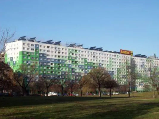 Bild: Ungarisches Dorfhaus setzt auf Tiroler Technik