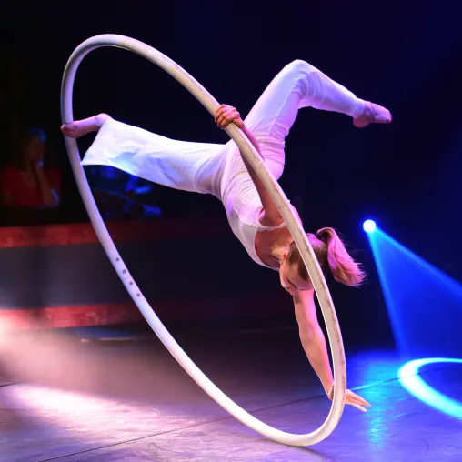 Flic Flac Nürnberg: Jungstar mit Weltklasse-Potenzial – Stela (17) startet bei der X-Mas Show durch Bild: Flic Flac Nürnberg: Jungstar mit Weltklasse-Potenzial – Stela (17) startet bei der X-Mas Show durch