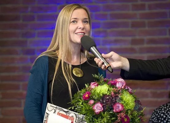 Bild: Alexandra Lüthen gewinnt Literaturwettbewerb 'Die Kunst der Einfachheit'