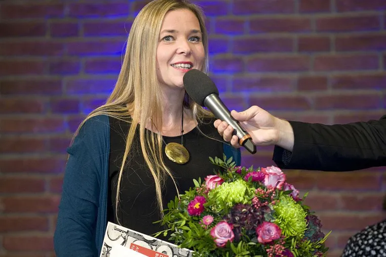Alexandra Lüthen gewinnt Literaturwettbewerb 'Die Kunst der Einfachheit' Bild: Alexandra Lüthen gewinnt Literaturwettbewerb 'Die Kunst der Einfachheit'