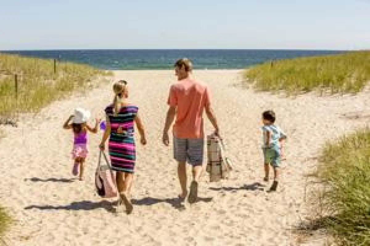 Hampton Beach (c) New Hampshire Division of Travel and Tourism Development