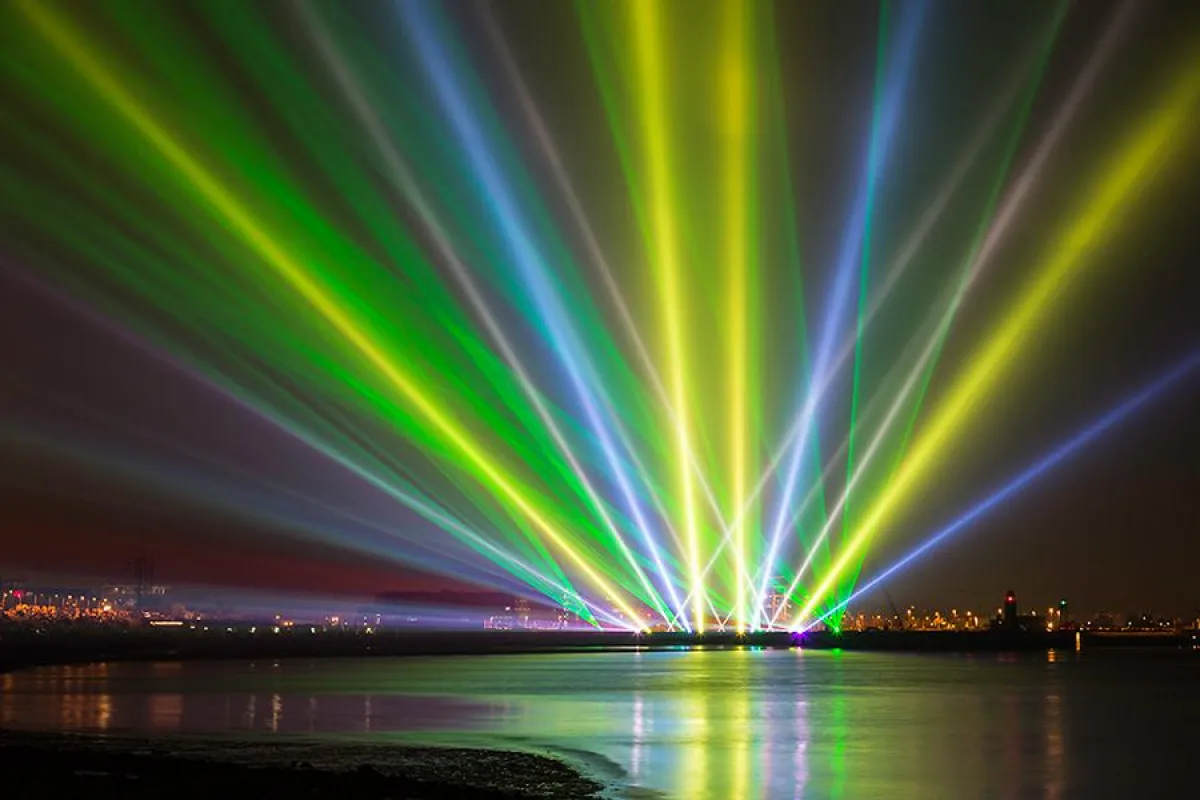 A&O Creative krönt die Sail Bremerhaven 2015 mit spektakulären Lichtshows, Foto © Thomas Kuhnke