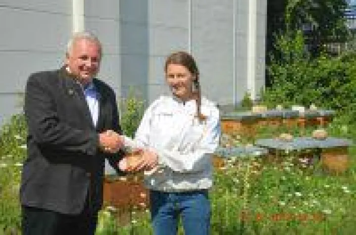 Bild: Großwäscherei in Berlin bricht Imkerrekorde