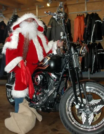 Bild: Biker fahren auf Harley-Davidson ab