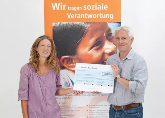 Bild: Werbeagentur Werbers Büro GmbH, Nürnberg spendet 3.000 Euro an Vision for the World e.V.