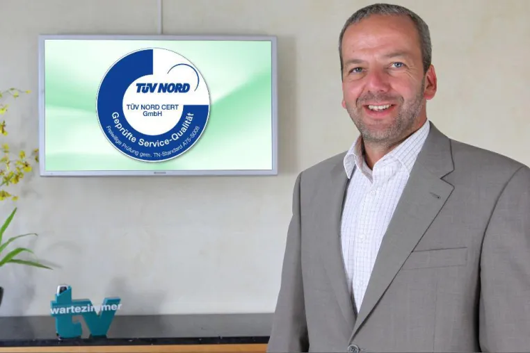 Bild: TÜV-Siegel für TV-Wartezimmer