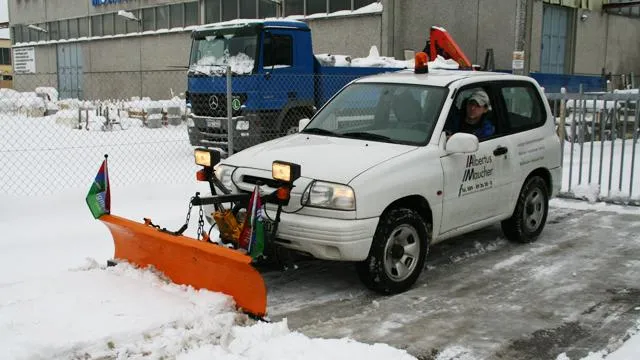 Bild: Winterdienst mal anders - Der kleine Nils
