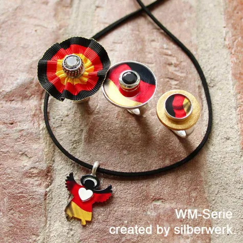 Bild: Hurra. Bald startet die WM – silberwerk. ist dabei