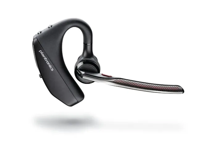 Bild: Mit dem neuen Plantronics Voyager 5200 mit WindSmart-Technologie wird jeder Ort zu einem „great place to work“