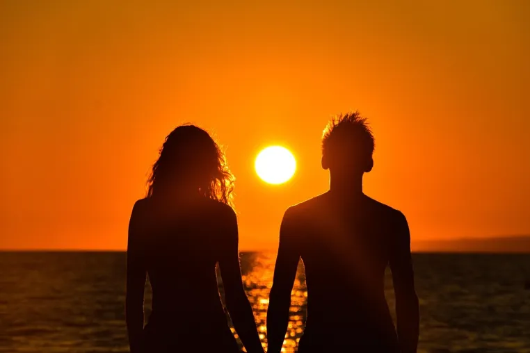 Bild: Single war gestern: Neues Angebot begleitet Singles in erfüllte Beziehungen