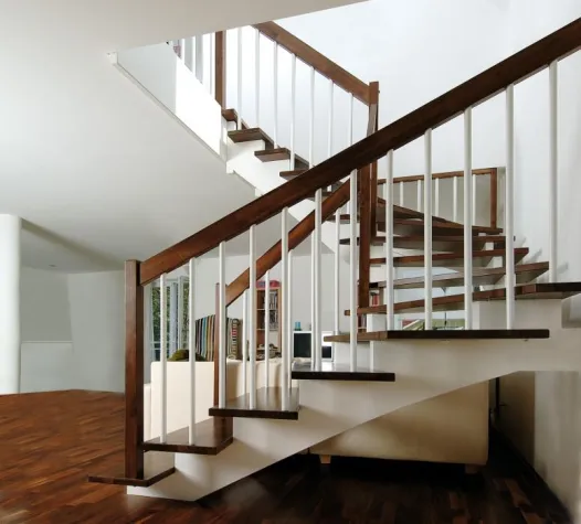 Bild: Treppenstufen aus Massivholz