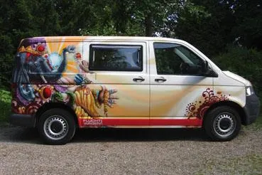 Einladung zur Preisverleihung Designwettbewerb zur „Fluchtwagen“-Gestaltung Bild: Einladung zur Preisverleihung Designwettbewerb zur „Fluchtwagen“-Gestaltung