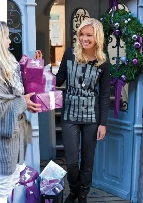 Bild: Modisch in die Weihnachtszeit: Textildiscounter NKD präsentiert facettenreiche Weihnachtsmode